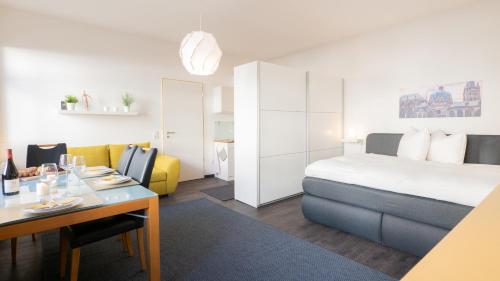 Säng eller sängar i ett rum på Relax Aachener Boardinghouse Phase 2