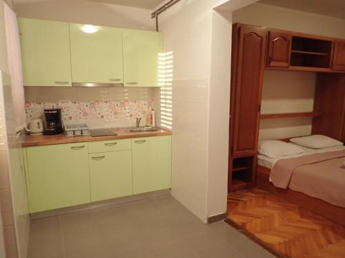 Zdjęcie z galerii obiektu Apartments in Starigrad-Paklenica 33853 w mieście Starigrad-Paklenica