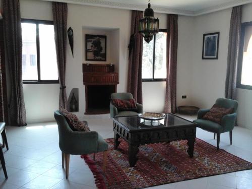 Ruang duduk di Villa clos Odette