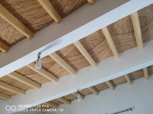 a room with a wooden ceiling with beams at Dar Salwa in Aït Ben Haddou