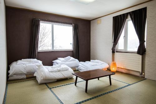 Tempat tidur dalam kamar di Absolute Niseko Lodge