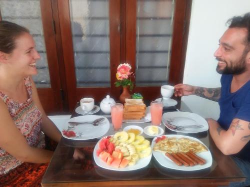 Φαγητό σε αυτό το δωμάτιο σε οικογενειακή κατοικία ή κάπου εκεί κοντά