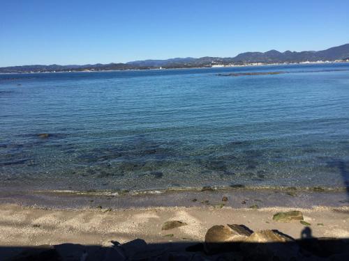 a view of the ocean with rocks in the water at Dining Pension Ezura in Shirahama