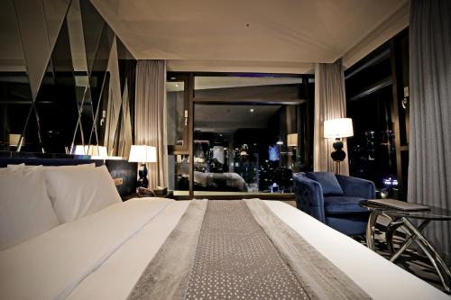 Гостиная зона в Best Louis Hamilton Hotel Gwangan