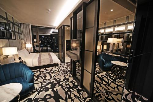 Гостиная зона в Best Louis Hamilton Hotel Gwangan