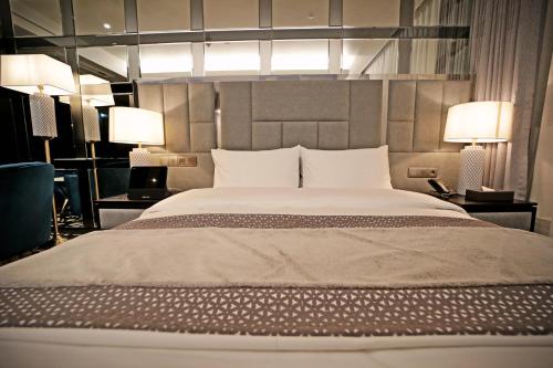 Кровать или кровати в номере Best Louis Hamilton Hotel Gwangan