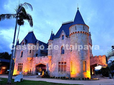 a castle building with a palm tree in front of it at Casa Hostel Petrópolis in Petrópolis