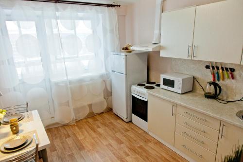 Apartments Severny, 54-8にあるキッチンまたは簡易キッチン