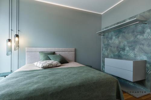 Postel nebo postele na pokoji v ubytování Hermitage Apartments