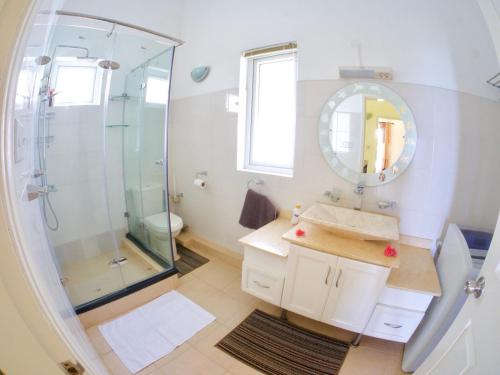 Ванная комната в Azure Villa
