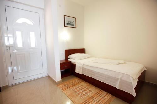 Фотография из галереи Apartments Baron в Свети-Стефане
