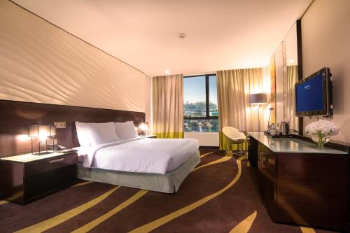 a hotel room with a bed and a flat screen tv at Radisson Blu Hotel, Abu Dhabi Yas Island in Abu Dhabi