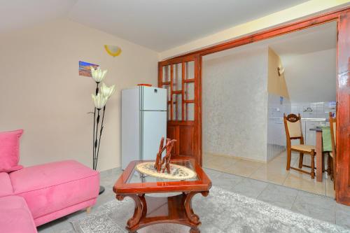 Apartment Mirjanaにあるキッチンまたは簡易キッチン