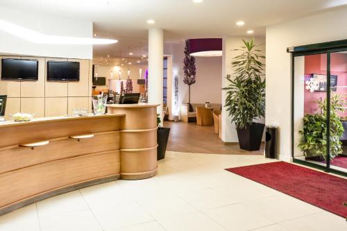 
The lobby or reception area at Hotel ibis Evora
