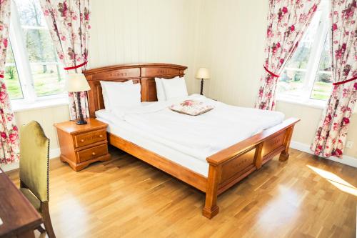 Un pat sau paturi într-o cameră la Krokstad Herrgård