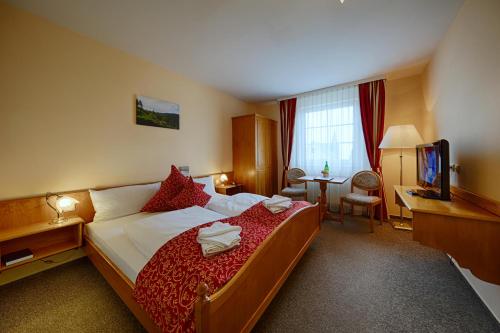 Postel nebo postele na pokoji v ubytování Hotel Auerhahn