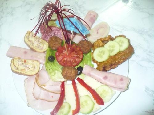 Makanan di atau berdekatan hotel