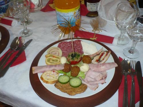 Makanan di atau berdekatan hotel