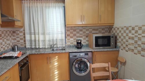 Private Apartament Celestina & Carlosにあるキッチンまたは簡易キッチン