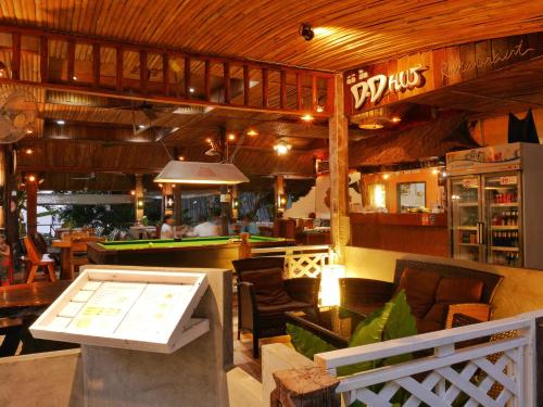 a restaurant with a bar and a pool table at DD Hut Koh Tao in Koh Tao