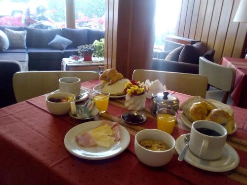 a table with breakfast foods and drinks on it at Piuké in San Carlos de Bariloche