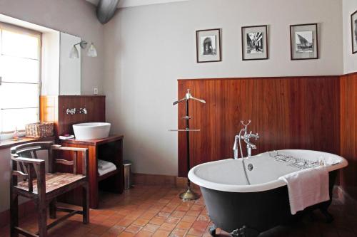 Et badeværelse på La Maison Sur La Sorgue - Esprit de France