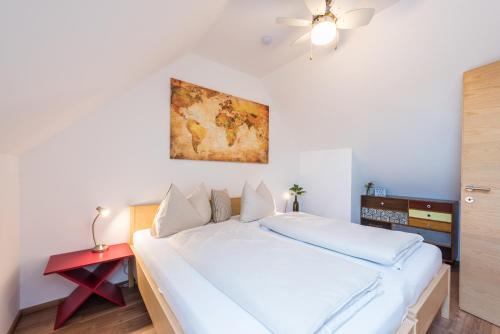מיטה או מיטות בחדר ב-Winzer Suite - Weingut Dietl
