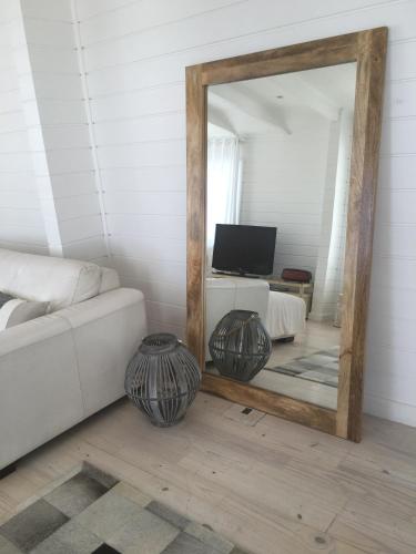TV a/nebo společenská místnost v ubytování Pearl Bay Beach Home