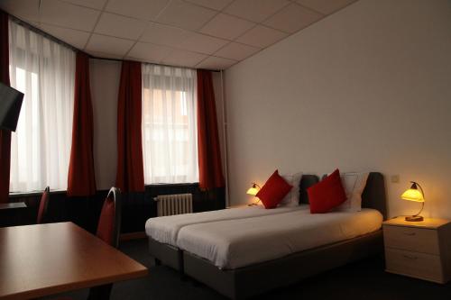 Posteľ alebo postele v izbe v ubytovaní Hotel De Spiegel