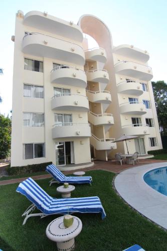 Bazén v ubytování Hotel Villamar Princesa Suites nebo v jeho okolí