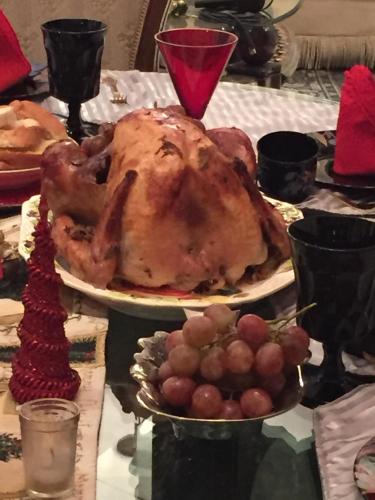 a turkey on a plate on a table with grapes at Apartamentos Comodos Cerca del Aeropuerto in Guatemala