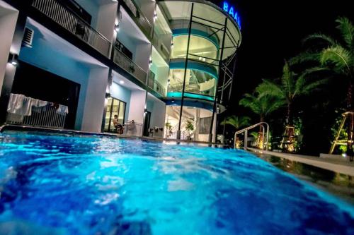 Kolam renang di atau dekat dengan Baan Yamoo Ranong