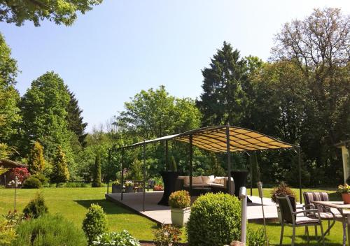 Κήπος έξω από το Hotel Waldhusen - Adults Only