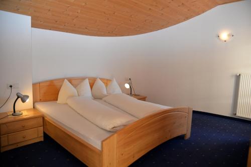 เตียงในห้องที่ Unterwirtshof