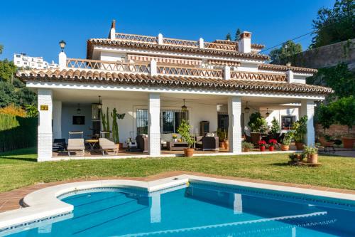 Stunning villa with pool by Costarentals - Ref 41