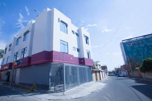 El edificio en el que está el hotel