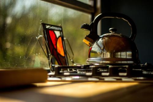 Afbeelding uit fotogalerij van Ceridwen Glamping, double decker bus and Yurts in Llandysul