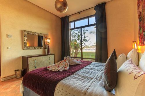 Katil atau katil-katil dalam bilik di Villa 69 Samanah Golf Country Club