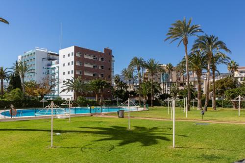 The swimming pool at or close to La Torre De La Roca