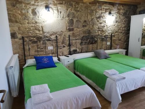 A bed or beds in a room at Hosteria Calixtino