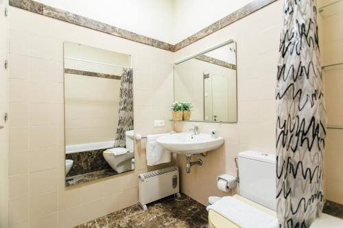 Gallery image of Plaza del Buen Suceso ( Wifi, terraza, Parking ) in Seville