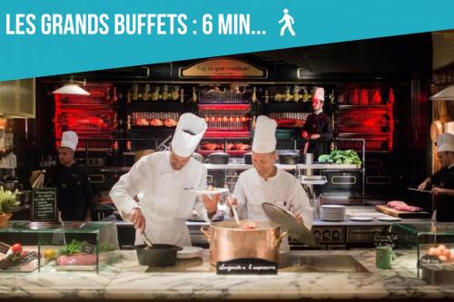 un grupo de chefs que preparan comida en una cocina en La Maisonnette Narbonnaise (Proche Grands Buffets), en Narbona