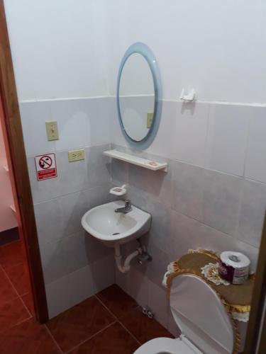 A bathroom at Hospedaje Mother Fanny