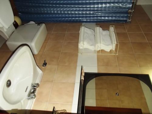 a bathroom with a sink and a toilet at Hostal Gemina in Lima