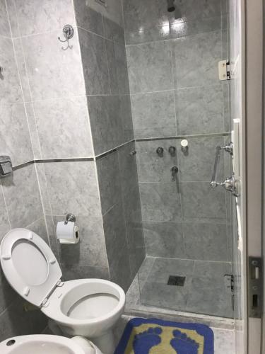 Un baño de Departamento Rodrigo II