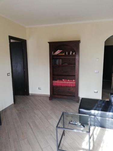a living room with a black couch and a glass table at B&B Al Calcandola in Sarzana