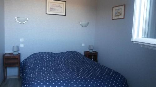 a blue bedroom with a bed and a window at gîte "au pied de Cristayes " in Gap