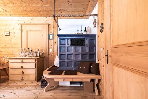 a room with a bench and a table in a cabin at Gämsle Hotel, Wirtshaus & mehr in Schoppernau