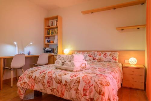 Ένα ή περισσότερα κρεβάτια σε δωμάτιο στο Apartamento "El Lilà" - Parking incluido