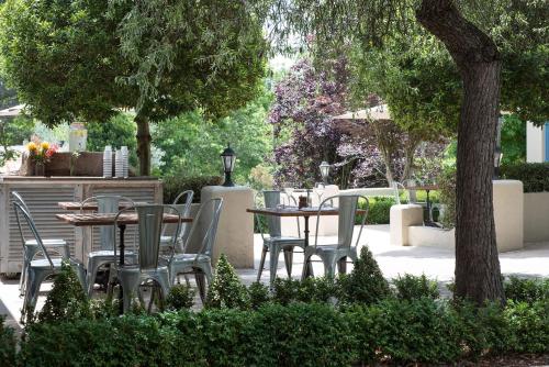 a group of tables and chairs in a garden at Peppers Manor House in Sutton Forest